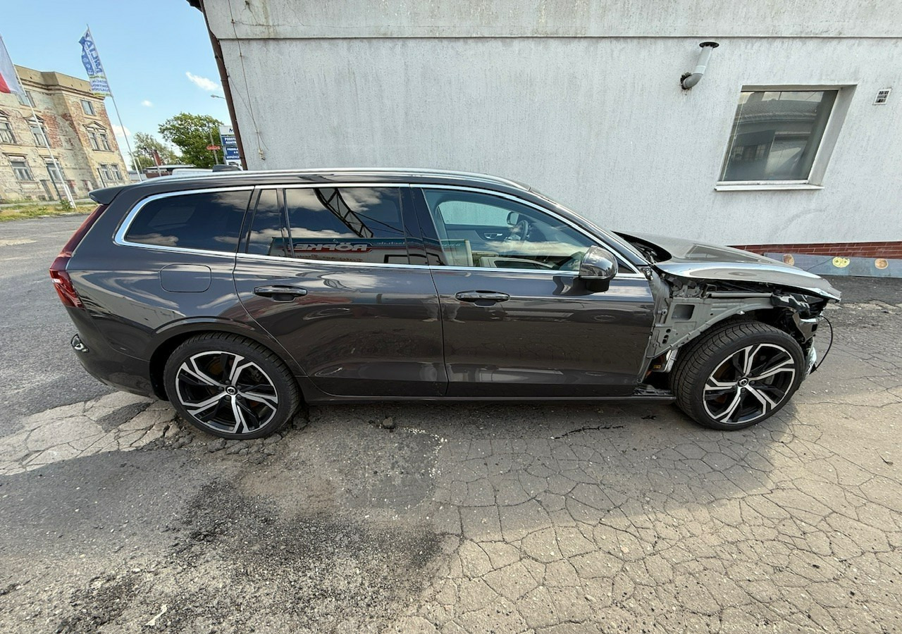 Volvo V60 II Volvo V60 2.0 T8 Plug-in Hybrid 455KM AWD Bogata Wersja Model 2024 - Coche: foto 5 Volvo V60 II Volvo V60 2.0 T8 Plug-in Hybrid 455KM AWD Bogata Wersja Model 2024 - Coche: foto 5