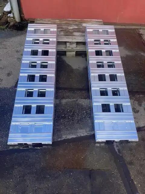 HH Aluminium oprijplanken 13 ton - Rampa de carga: foto 1 HH Aluminium oprijplanken 13 ton - Rampa de carga: foto 1