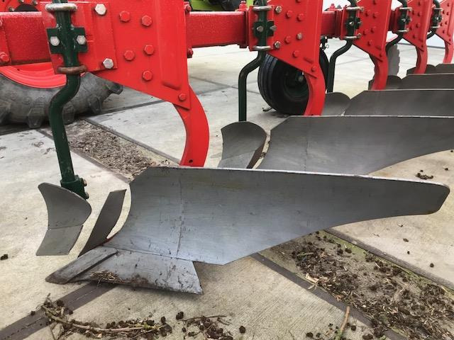 Arado Vogel & Noot 6 schaar wentelploeg: foto 11 Arado Vogel & Noot 6 schaar wentelploeg: foto 11