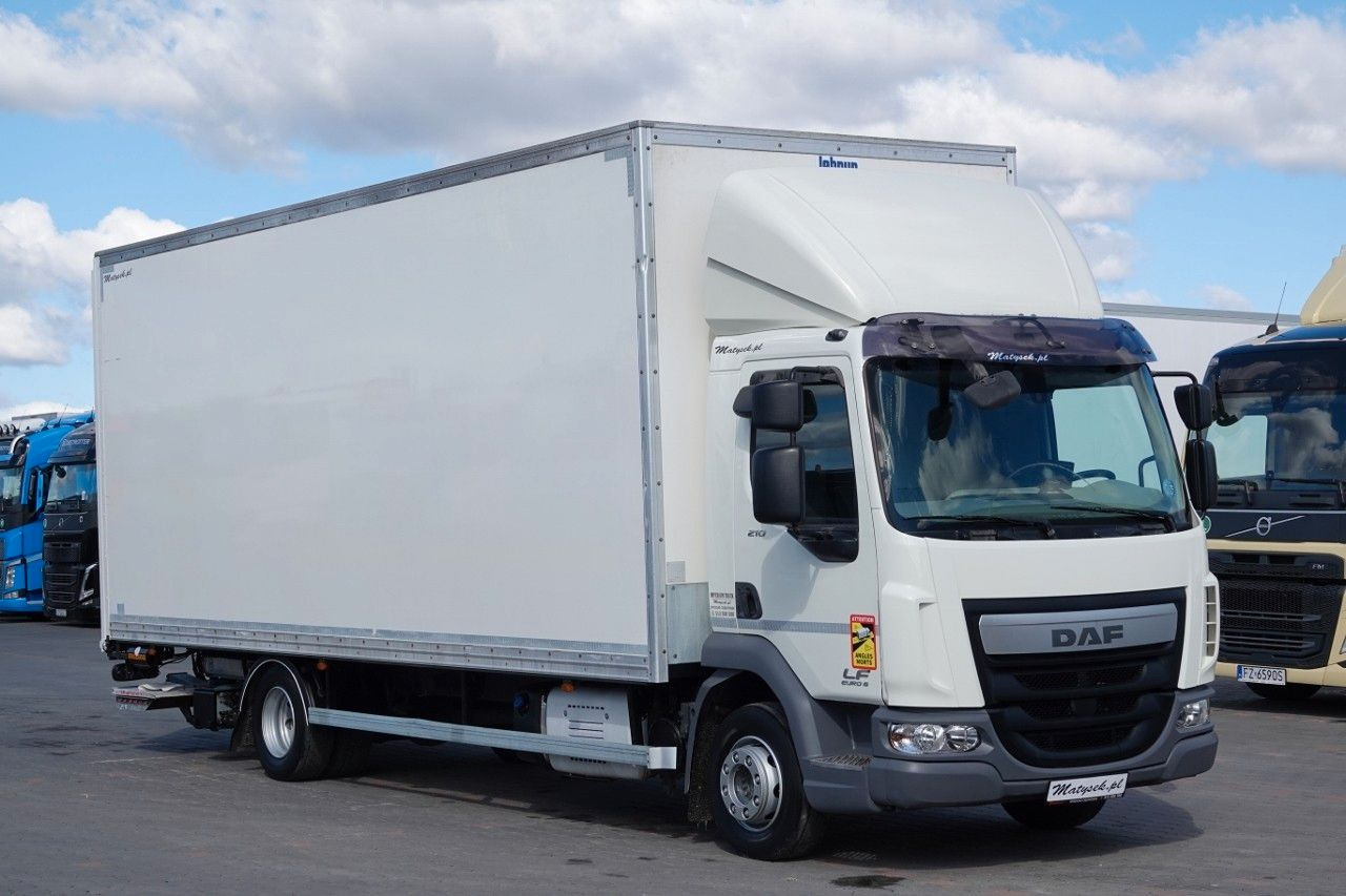 DAF LF 210 / KONTENER - 7 M / SOLÓWKA / WINDA DHOLLA - Camión caja cerrada: foto 4 DAF LF 210 / KONTENER - 7 M / SOLÓWKA / WINDA DHOLLA - Camión caja cerrada: foto 4