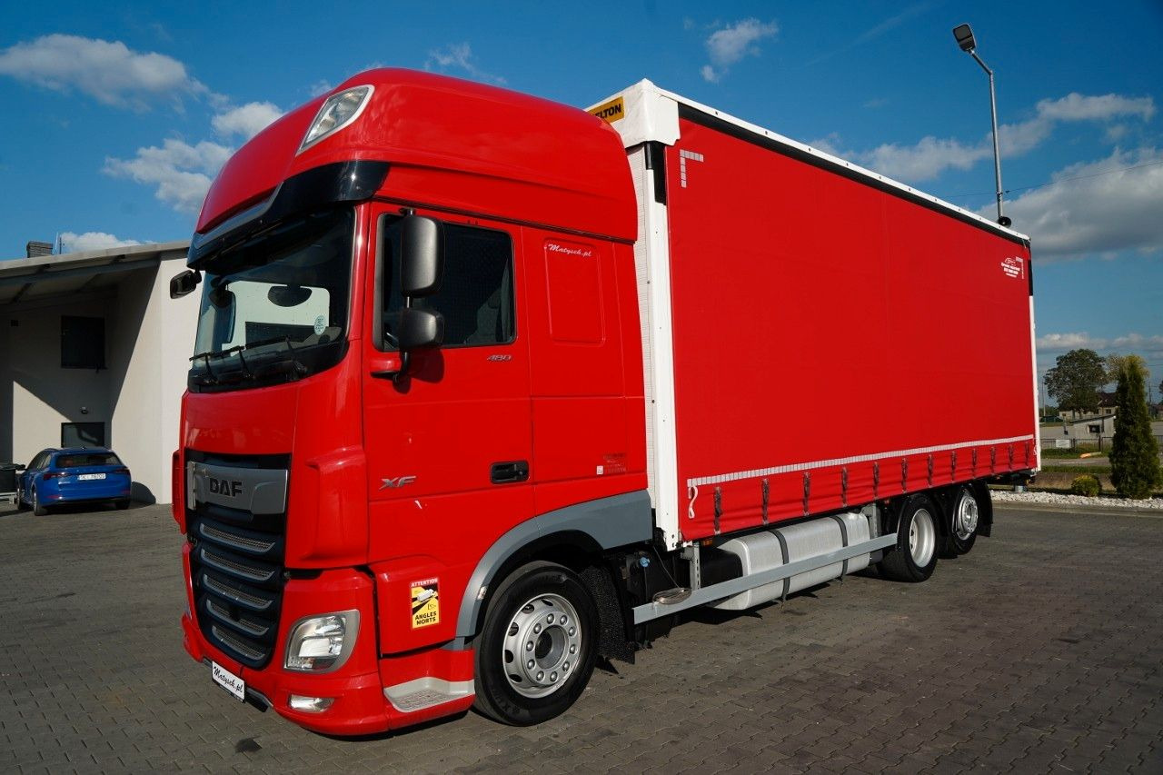 DAF XF 480 / SOLÓWKA / SSC / 6X2 / OŚ PODNOSZONA / W - Camión lona: foto 2 DAF XF 480 / SOLÓWKA / SSC / 6X2 / OŚ PODNOSZONA / W - Camión lona: foto 2