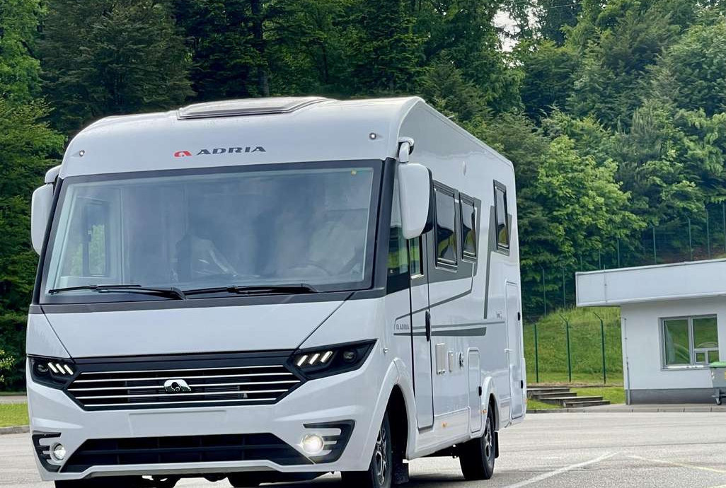ADRIA Sonic Plus 700DC - Autocaravana integral: foto 1 ADRIA Sonic Plus 700DC - Autocaravana integral: foto 1