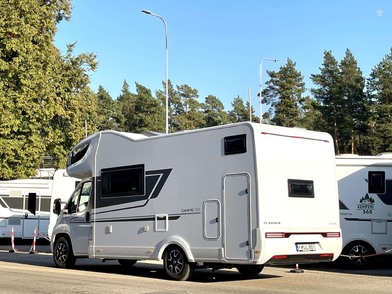 Adria Coral XL 650DK - Autocaravana capuchina: foto 3 Adria Coral XL 650DK - Autocaravana capuchina: foto 3