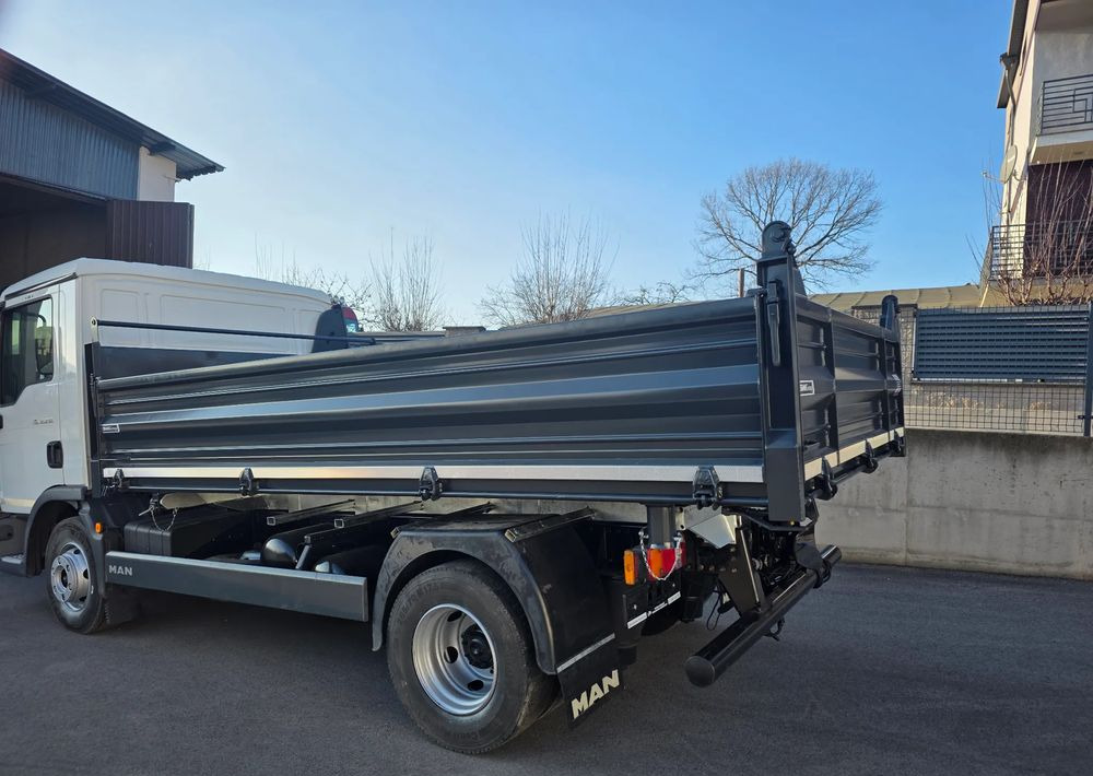 MAN TGL 12.250 /12.220 / ATEGO/ WYWROTKA / 2016 / NOWA ZABUDOWA - Camión volquete: foto 2 MAN TGL 12.250 /12.220 / ATEGO/ WYWROTKA / 2016 / NOWA ZABUDOWA - Camión volquete: foto 2