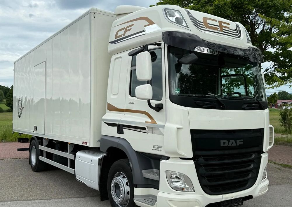 DAF CF 330/10.2017/KONTENER MEBLOWY/IZOTERMA/WINDA/18 PALET/E6/NISKI PRZEBIEG/Z NIEMIEC/JAK NOWY/DUŻY SILNIK/ - Camión caja cerrada: foto 2 DAF CF 330/10.2017/KONTENER MEBLOWY/IZOTERMA/WINDA/18 PALET/E6/NISKI PRZEBIEG/Z NIEMIEC/JAK NOWY/DUŻY SILNIK/ - Camión caja cerrada: foto 2
