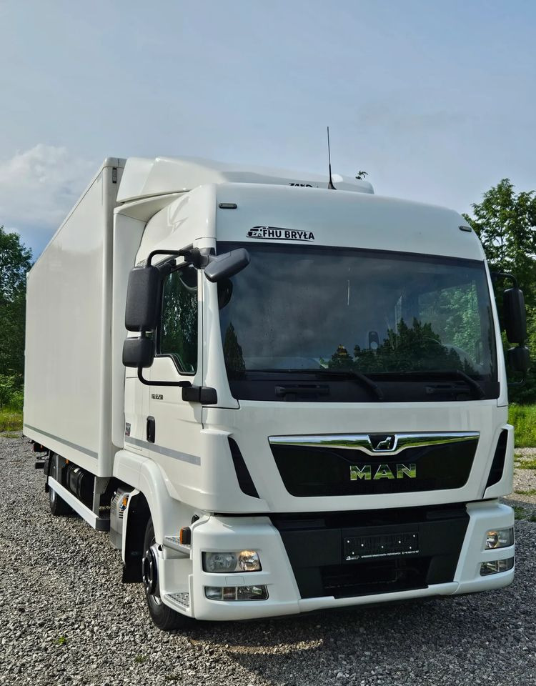 Camión caja cerrada MAN TGL 12.250 / KONTENER / IZOTERMA / WINDA / 2019R / EURO 6 / PEŁEN SERWIS /  6 TON ŁADOWNOŚĆ  / SPROWADZONY / ZADBANY / JAK NOWY /  KSIĄŻKA SERWISOWA / E6 / 17 PALET: foto 14
