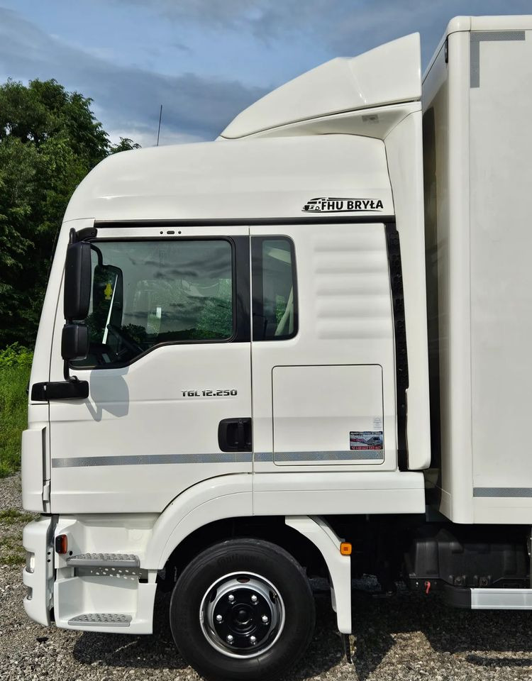 Camión caja cerrada MAN TGL 12.250 / KONTENER / IZOTERMA / WINDA / 2019R / EURO 6 / PEŁEN SERWIS /  6 TON ŁADOWNOŚĆ  / SPROWADZONY / ZADBANY / JAK NOWY /  KSIĄŻKA SERWISOWA / E6 / 17 PALET: foto 7