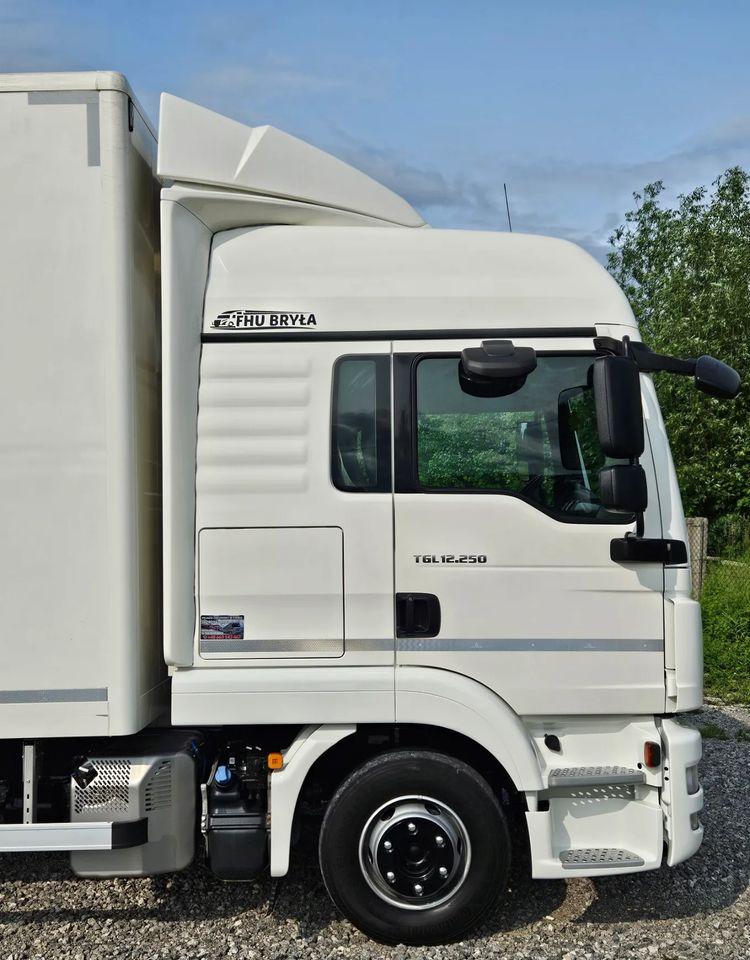Camión caja cerrada MAN TGL 12.250 / KONTENER / IZOTERMA / WINDA / 2019R / EURO 6 / PEŁEN SERWIS /  6 TON ŁADOWNOŚĆ  / SPROWADZONY / ZADBANY / JAK NOWY /  KSIĄŻKA SERWISOWA / E6 / 17 PALET: foto 8
