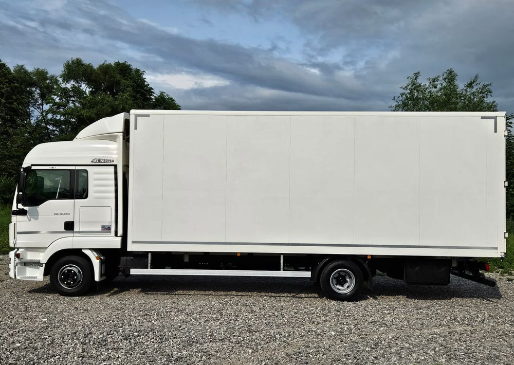 Camión caja cerrada MAN TGL 12.250 / KONTENER / IZOTERMA / WINDA / 2019R / EURO 6 / PEŁEN SERWIS /  6 TON ŁADOWNOŚĆ  / SPROWADZONY / ZADBANY / JAK NOWY /  KSIĄŻKA SERWISOWA / E6 / 17 PALET: foto 12
