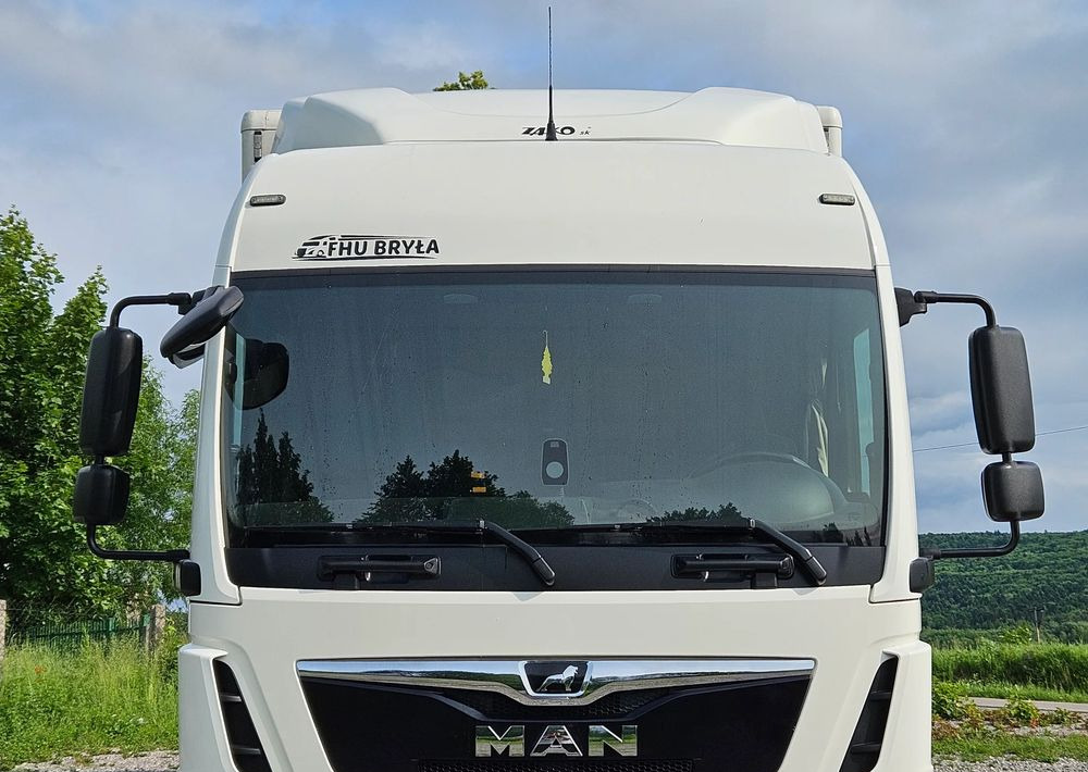 Camión caja cerrada MAN TGL 12.250 / KONTENER / IZOTERMA / WINDA / 2019R / EURO 6 / PEŁEN SERWIS /  6 TON ŁADOWNOŚĆ  / SPROWADZONY / ZADBANY / JAK NOWY /  KSIĄŻKA SERWISOWA / E6 / 17 PALET: foto 9