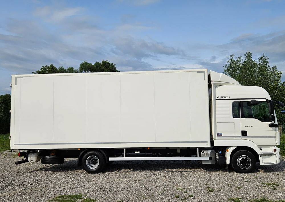 Camión caja cerrada MAN TGL 12.250 / KONTENER / IZOTERMA / WINDA / 2019R / EURO 6 / PEŁEN SERWIS /  6 TON ŁADOWNOŚĆ  / SPROWADZONY / ZADBANY / JAK NOWY /  KSIĄŻKA SERWISOWA / E6 / 17 PALET: foto 13