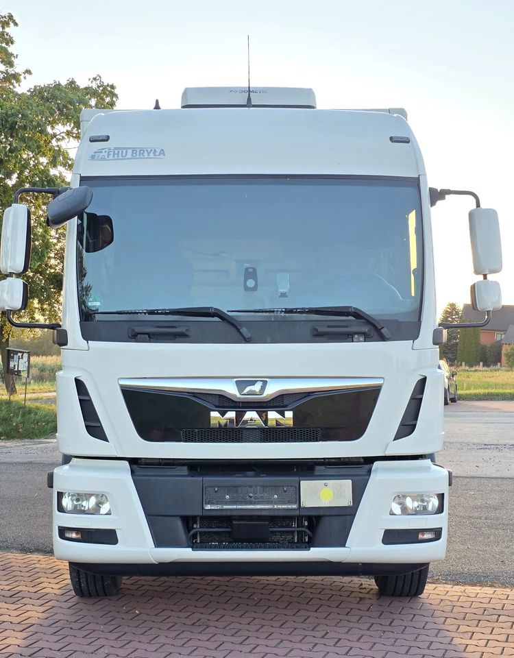 MAN TGM 15.290 / TGL / KONTENER / IZOTERMA / WINDA / KLIMA POSTOJOWA / 2019R / EURO 6 / PEŁEN SERWIS / 8200KG ŁADOWNOŚĆ / SPROWADZONY / ZADBANY / JAK NOWY / KSIĄŻKA SERWISOWA / E6 / 18 PALET - Camión caja cerrada: foto 3 MAN TGM 15.290 / TGL / KONTENER / IZOTERMA / WINDA / KLIMA POSTOJOWA / 2019R / EURO 6 / PEŁEN SERWIS / 8200KG ŁADOWNOŚĆ / SPROWADZONY / ZADBANY / JAK NOWY / KSIĄŻKA SERWISOWA / E6 / 18 PALET - Camión caja cerrada: foto 3