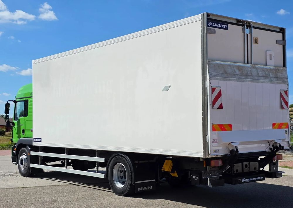 MAN TGM 18.340 / 18.290 / 15.290 / IZOTERMA / WINDA / 19PALET /E6 / SPROWADZONY / AUTOMAT / SYPIALKA / PIERWSZY WŁAŚCICIEL / BOCZNE DRZWI / STAN BARDZO DOBRY - Camión frigorífico: foto 4 MAN TGM 18.340 / 18.290 / 15.290 / IZOTERMA / WINDA / 19PALET /E6 / SPROWADZONY / AUTOMAT / SYPIALKA / PIERWSZY WŁAŚCICIEL / BOCZNE DRZWI / STAN BARDZO DOBRY - Camión frigorífico: foto 4