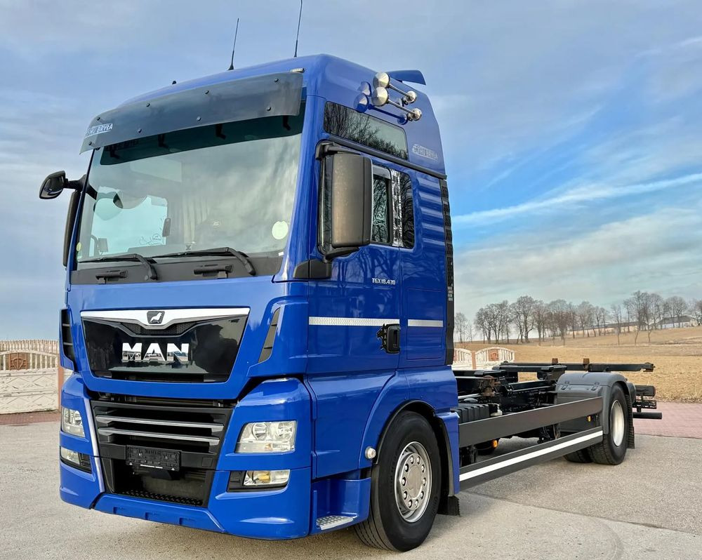 MAN TGX 18.430/SPROWADZONY/DO ŻYWCA/DO BYDŁA/2020/KLIMA POSTOJOWA/SERWISOWANY/JAK NOWY/NISKI PRZEBIEG/RAMA/BDF/E6 - Camión chasis: foto 2 MAN TGX 18.430/SPROWADZONY/DO ŻYWCA/DO BYDŁA/2020/KLIMA POSTOJOWA/SERWISOWANY/JAK NOWY/NISKI PRZEBIEG/RAMA/BDF/E6 - Camión chasis: foto 2