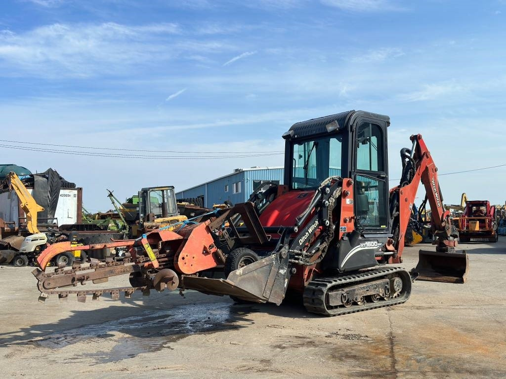 Ditch Witch XT 1600 - Retroexcavadora: foto 1 Ditch Witch XT 1600 - Retroexcavadora: foto 1