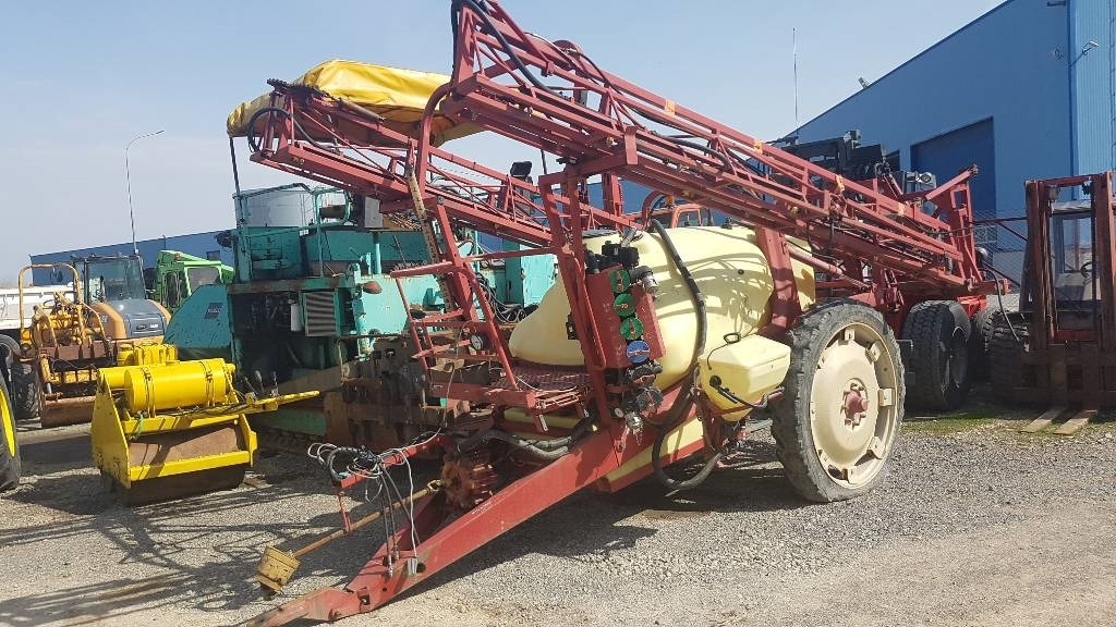 Hardi Commander 2200 - Pulverizador arrastrado: foto 1 Hardi Commander 2200 - Pulverizador arrastrado: foto 1