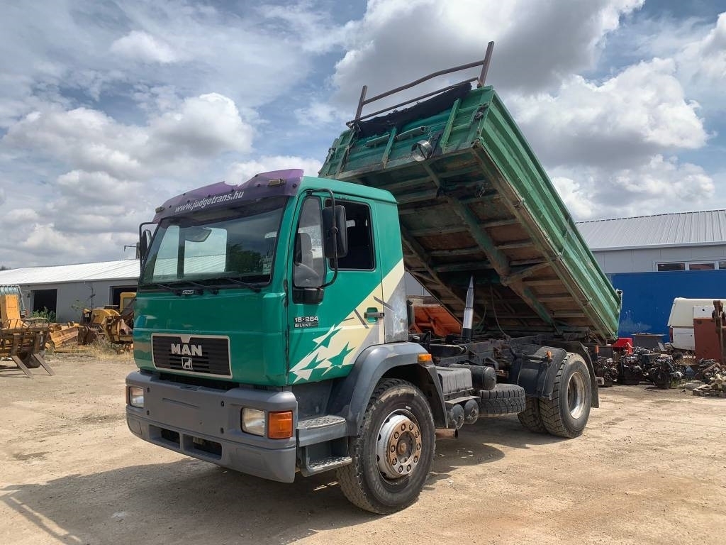 MAN 18.246 - Camión volquete: foto 1 MAN 18.246 - Camión volquete: foto 1