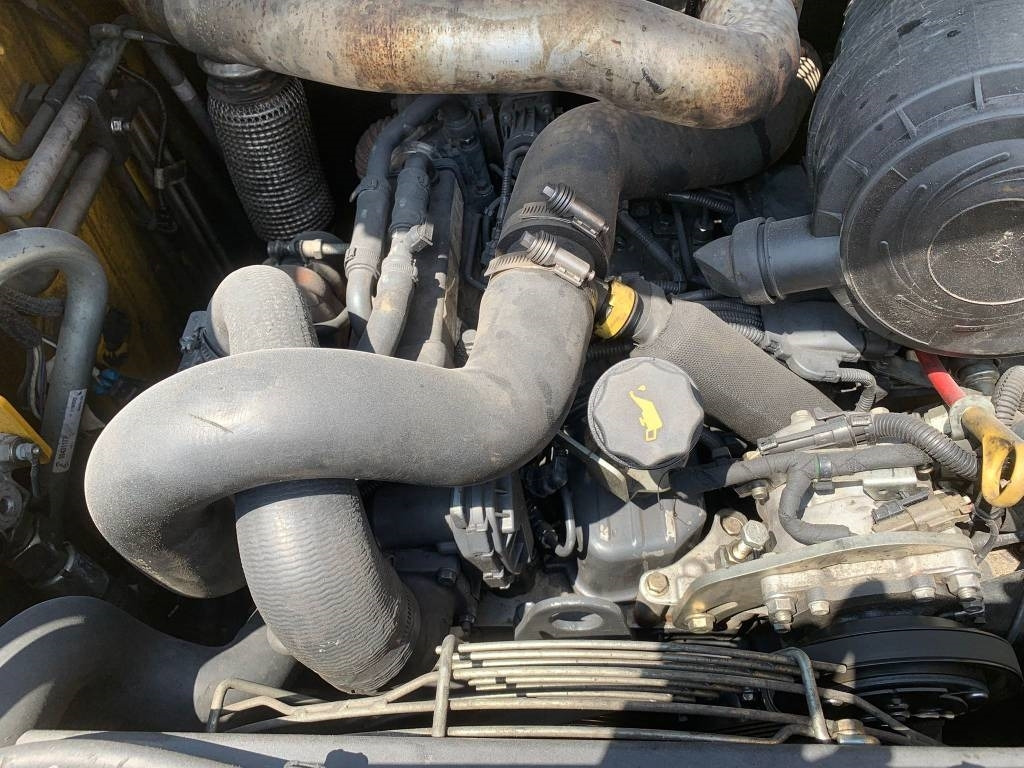 Minicargadora New Holland C327: foto 10