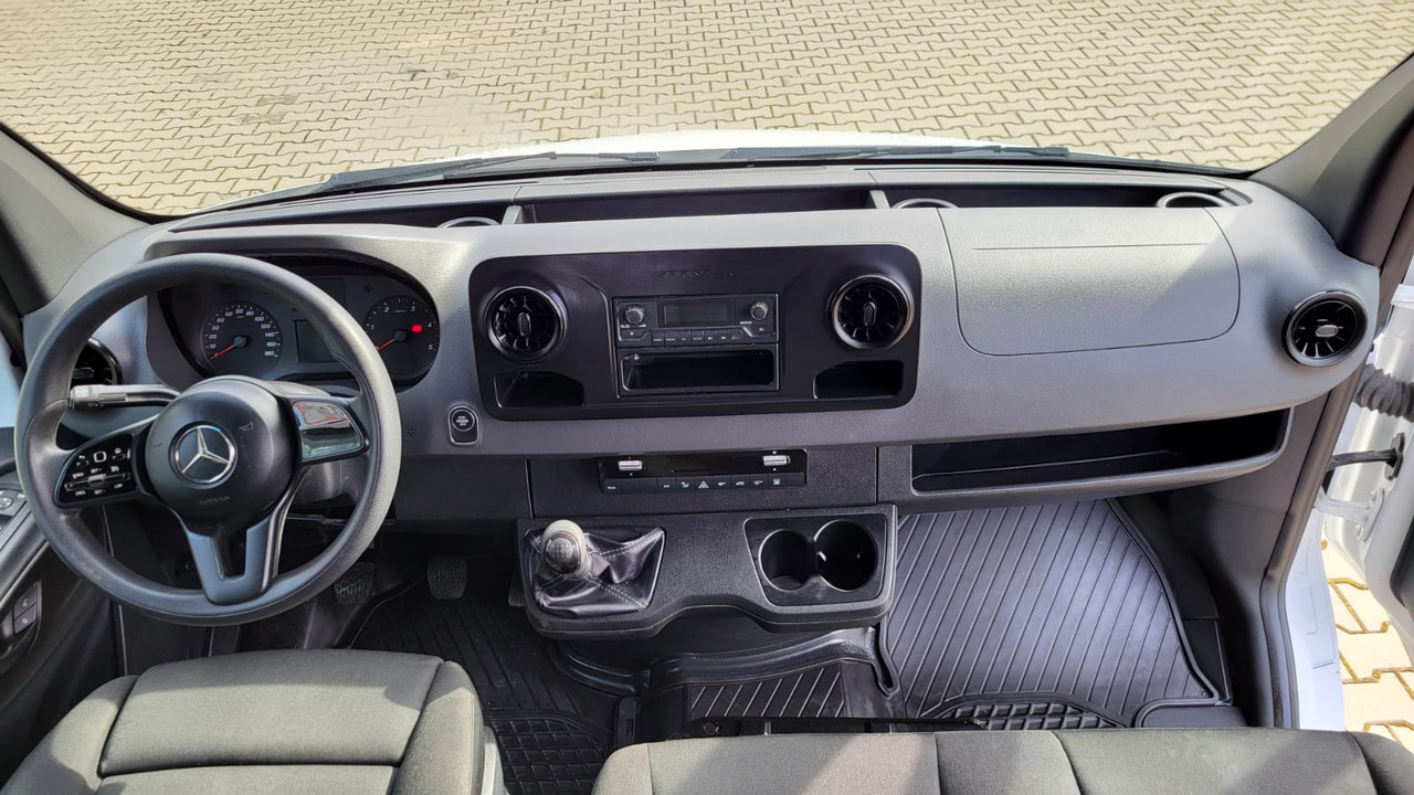 Foto del interior 1: Furgoneta de pasajeros Mercedes-Benz Sprinter 316 CDI - 8 places Foto del interior 1: Furgoneta de pasajeros Mercedes-Benz Sprinter 316 CDI - 8 places