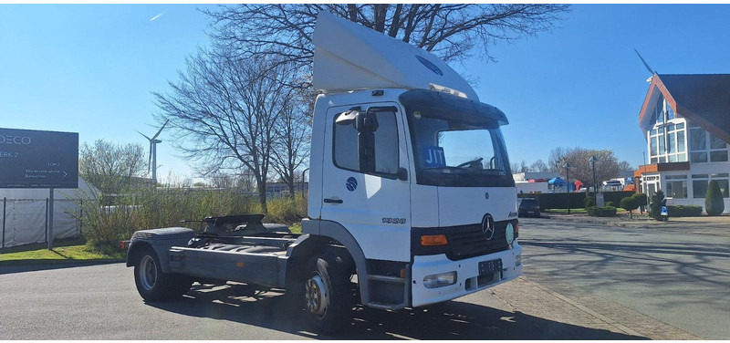 Mercedes-Benz 1328 SZM Atego - Cabeza tractora: foto 1 Mercedes-Benz 1328 SZM Atego - Cabeza tractora: foto 1