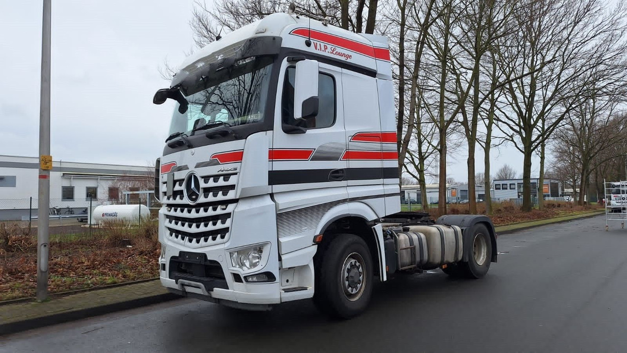Mercedes-Benz 1845 Arocs 4x4 HD 1-Hand - Cabeza tractora: foto 1 Mercedes-Benz 1845 Arocs 4x4 HD 1-Hand - Cabeza tractora: foto 1
