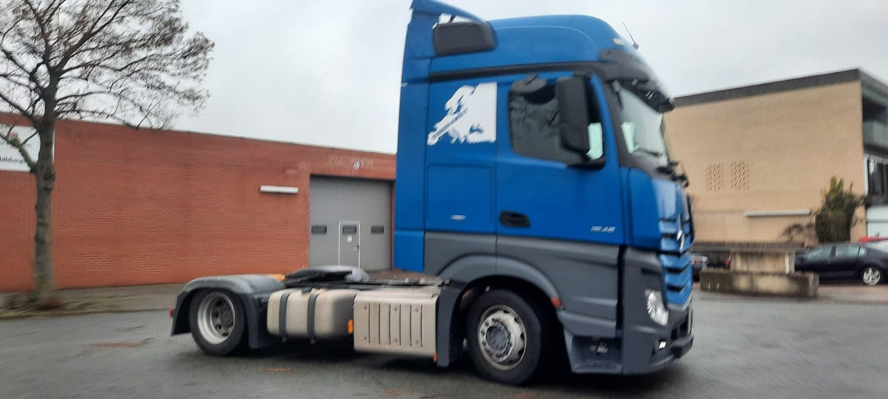 Mercedes-Benz 1845 SZM Actros - Cabeza tractora: foto 2 Mercedes-Benz 1845 SZM Actros - Cabeza tractora: foto 2