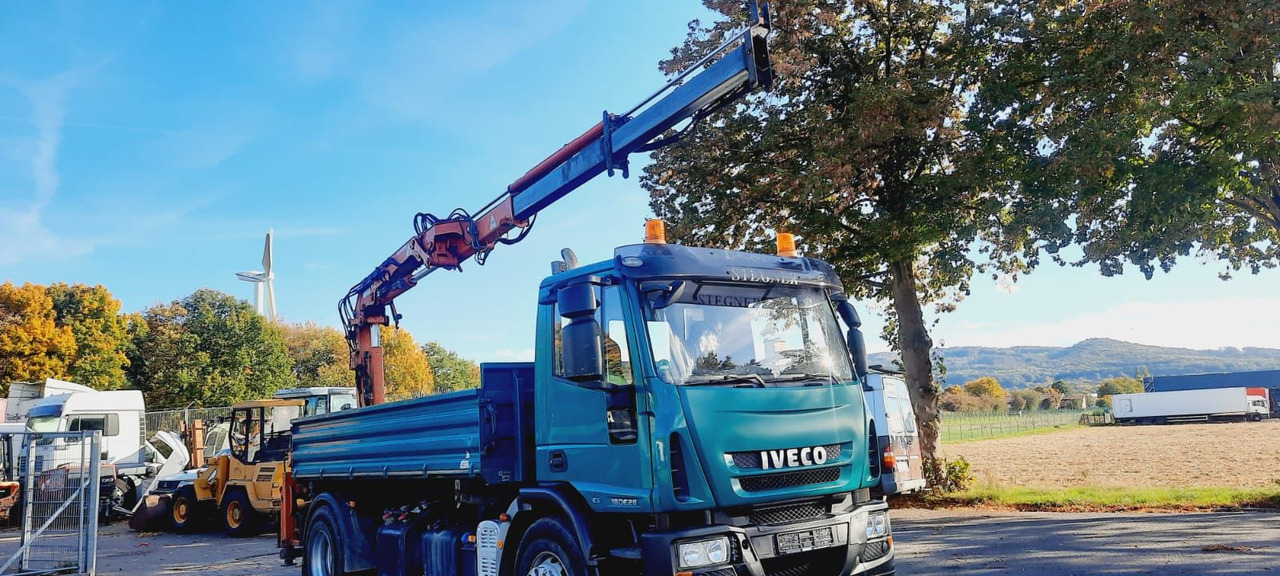 Iveco ML180E28K 4x2 mit Kran/Funk/Greifer - Camión volquete, Camión grúa: foto 1 Iveco ML180E28K 4x2 mit Kran/Funk/Greifer - Camión volquete, Camión grúa: foto 1