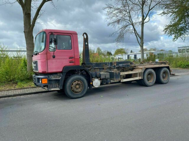 MAN 26.372K 6x4 Abrollkipper AHK Blatt/Blatt - Camión multibasculante: foto 2 MAN 26.372K 6x4 Abrollkipper AHK Blatt/Blatt - Camión multibasculante: foto 2