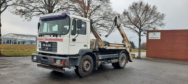 Camión portacontenedor de cadenas MAN M38: foto 6