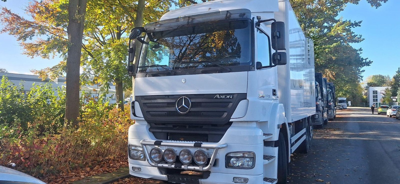 Mercedes-Benz 2540 Koffer mit LBW - Camión caja cerrada: foto 1 Mercedes-Benz 2540 Koffer mit LBW - Camión caja cerrada: foto 1