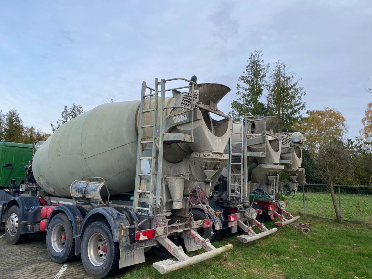 Scania 2x P360 Betonmischer 8x4 Blatt/Blatt E6 2 stück - Camión hormigonera: foto 5 Scania 2x P360 Betonmischer 8x4 Blatt/Blatt E6 2 stück - Camión hormigonera: foto 5