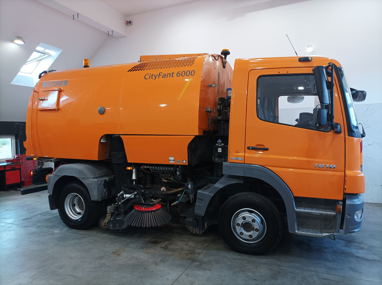 MERCEDES-BENZ Atego 1018 Zamiatarka Kehrmaschine BUCHER Szczotki L/R PM10 2 Silniki 2012r - Barredora vial: foto 5 MERCEDES-BENZ Atego 1018 Zamiatarka Kehrmaschine BUCHER Szczotki L/R PM10 2 Silniki 2012r - Barredora vial: foto 5