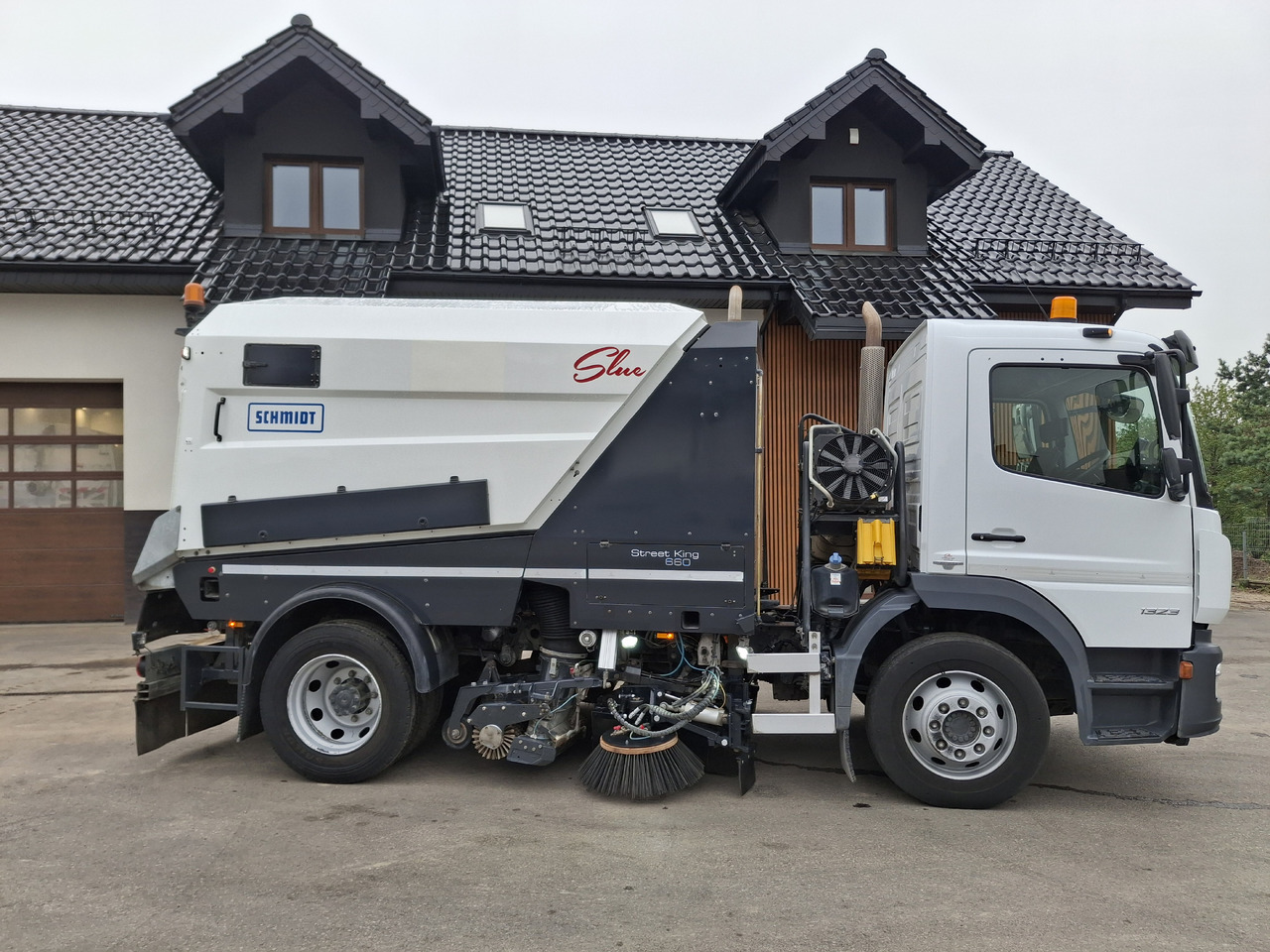 MERCEDES-BENZ Atego 1523 Zamiatarka Kehrmaschine Schmidt Street King 660 Euro 6 PM10 2 Motoren Szczotki L/R 2016r - Barredora vial: foto 5 MERCEDES-BENZ Atego 1523 Zamiatarka Kehrmaschine Schmidt Street King 660 Euro 6 PM10 2 Motoren Szczotki L/R 2016r - Barredora vial: foto 5