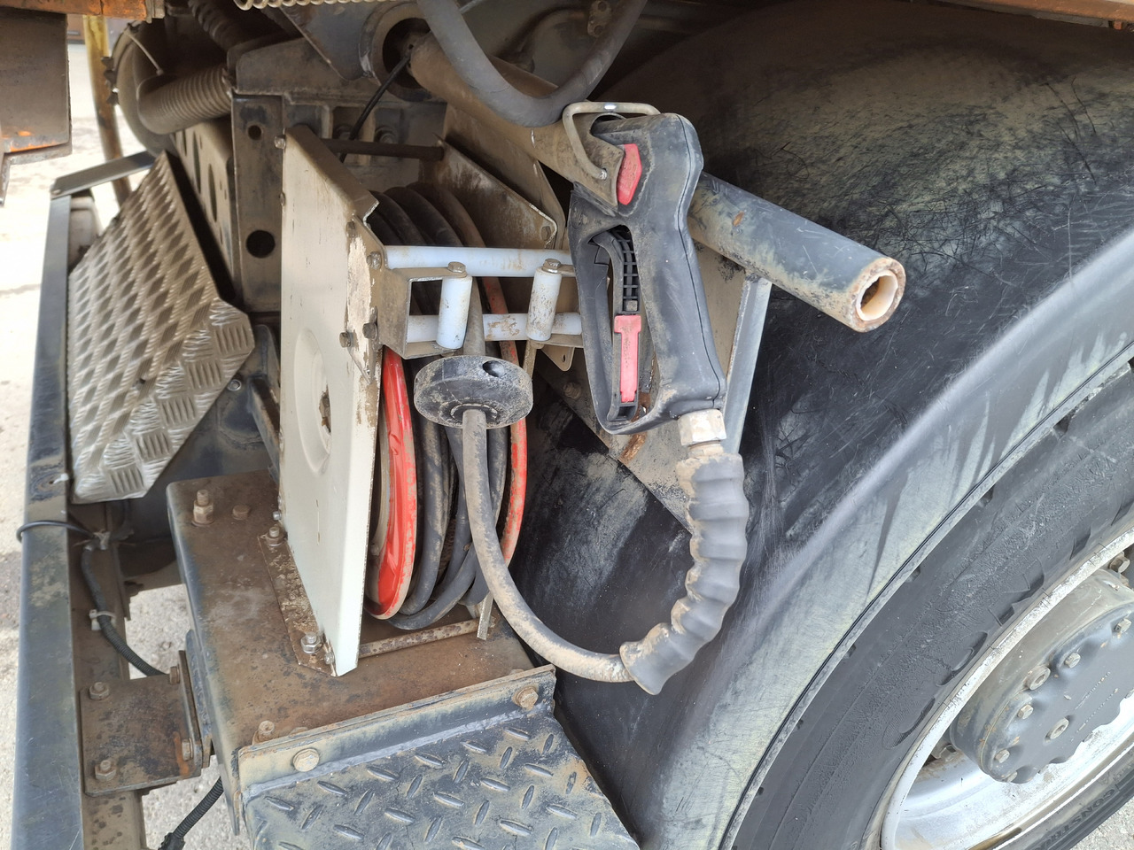 Mercedes-Benz Axor 1823 Schienenreinigungs RAIL Kehrmaschine - Barredora vial: foto 5 Mercedes-Benz Axor 1823 Schienenreinigungs RAIL Kehrmaschine - Barredora vial: foto 5