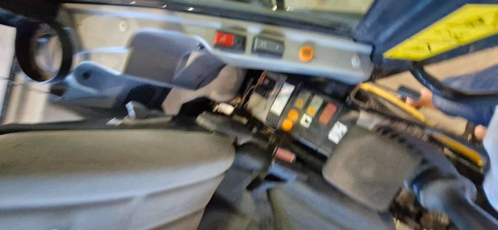 Miniexcavadora Komatsu PC 26 MR: foto 9 Miniexcavadora Komatsu PC 26 MR: foto 9