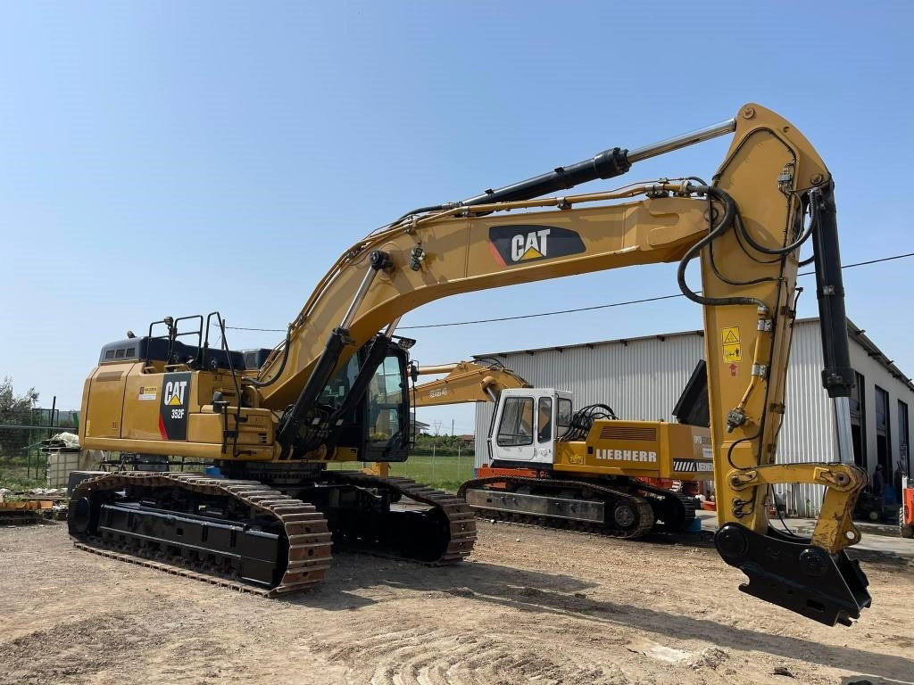 Excavadora de cadenas CAT 352FL: foto 8