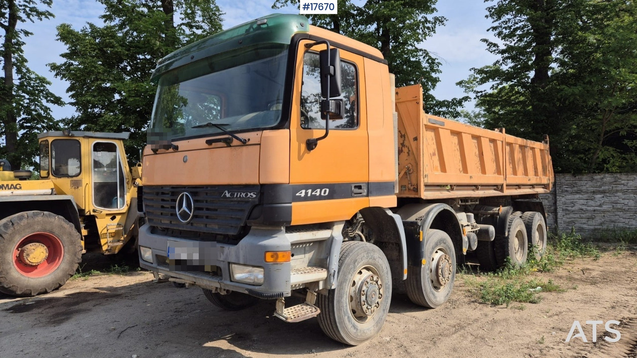 Camión volquete 2002 Mercedes-Benz 4140: foto 1