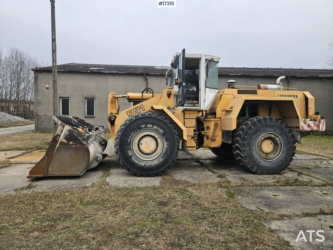 LIEBHERR L551 wheel loader (1995) - Cargadora de ruedas: foto 4 LIEBHERR L551 wheel loader (1995) - Cargadora de ruedas: foto 4