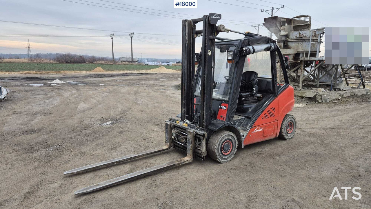LINDE H25T forklift (2009) - Carretilla elevadora diésel: foto 1 LINDE H25T forklift (2009) - Carretilla elevadora diésel: foto 1