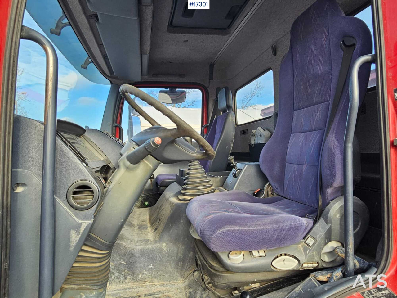 Foto del interior 1: Camión volquete Mercedes-Benz Atego 1823 4x4 Tipper (2004) Foto del interior 1: Camión volquete Mercedes-Benz Atego 1823 4x4 Tipper (2004)