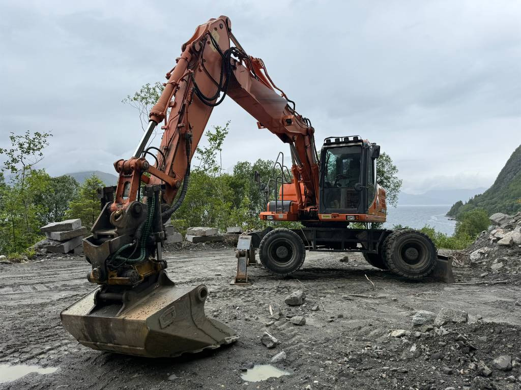 Doosan 140 W - Excavadora de ruedas: foto 1 Doosan 140 W - Excavadora de ruedas: foto 1