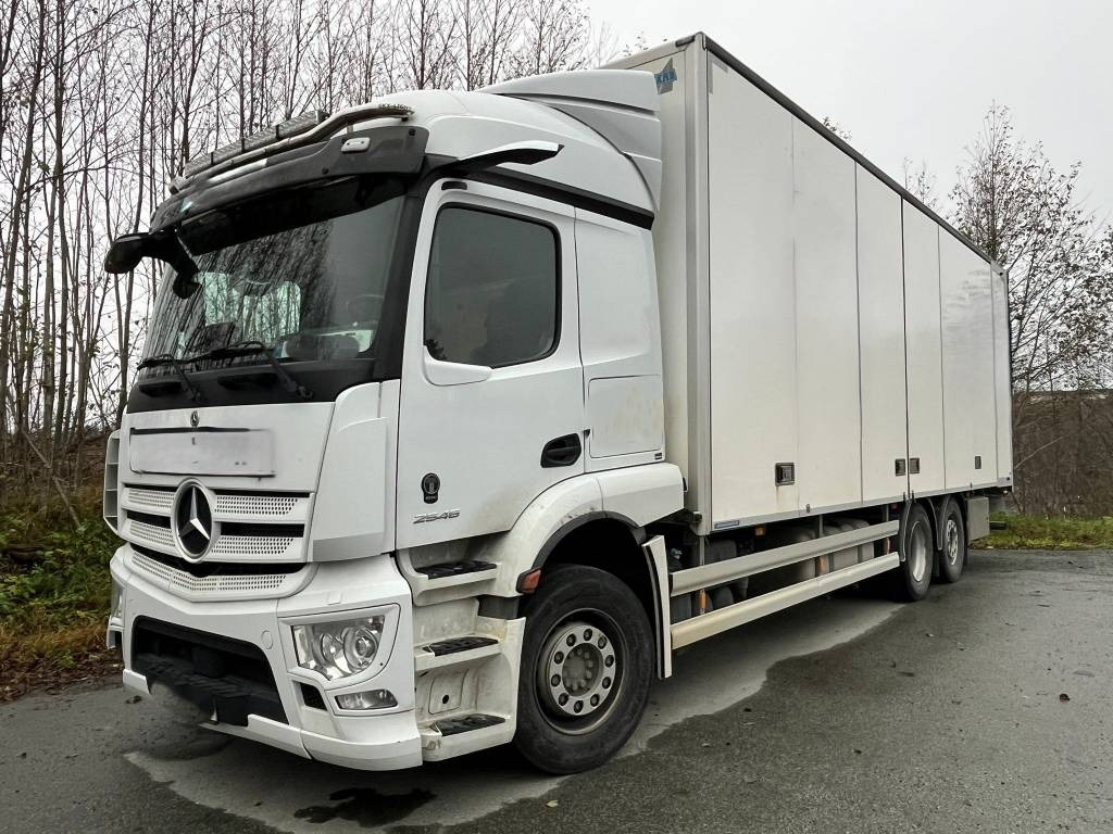 Mercedes-Benz Actros 2546 6x2 - Camión caja cerrada: foto 1 Mercedes-Benz Actros 2546 6x2 - Camión caja cerrada: foto 1