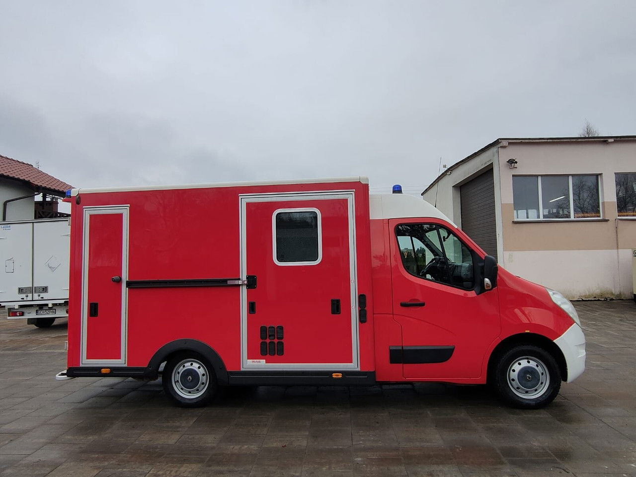 Renault Master Karetka Ambulans pogotowie kontenerowe Kamper - Ambulancia: foto 4 Renault Master Karetka Ambulans pogotowie kontenerowe Kamper - Ambulancia: foto 4