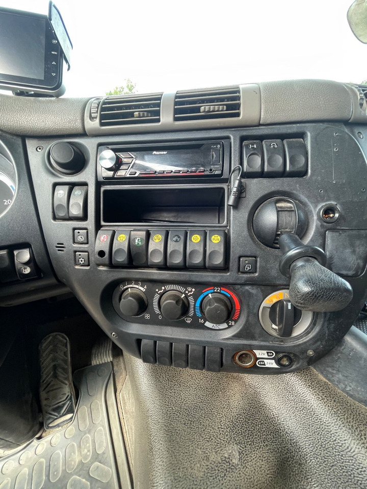 Camión grúa DAF CF 85.360 CF with Palfinger PK26002 with jib crane: foto 17