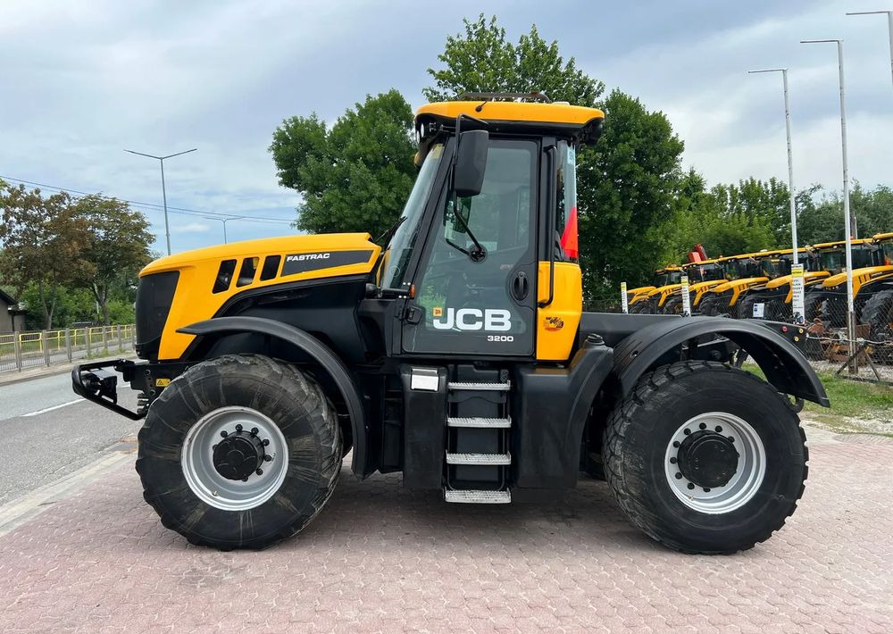 JCB Fastrac 3200 Sisu Xtra - Tractor: foto 2 JCB Fastrac 3200 Sisu Xtra - Tractor: foto 2