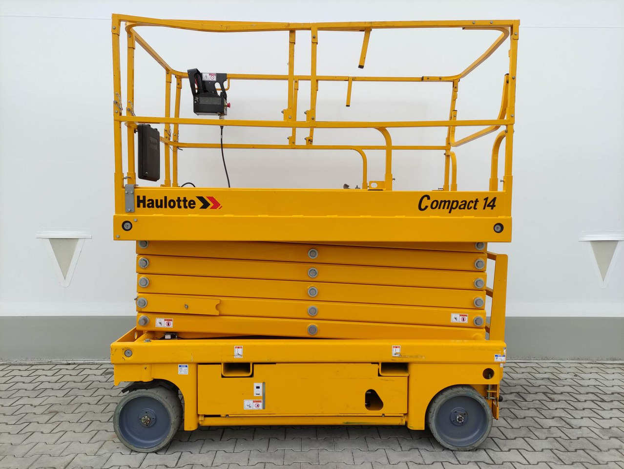 Haulotte Compact14 - Plataforma de tijeras: foto 1 Haulotte Compact14 - Plataforma de tijeras: foto 1