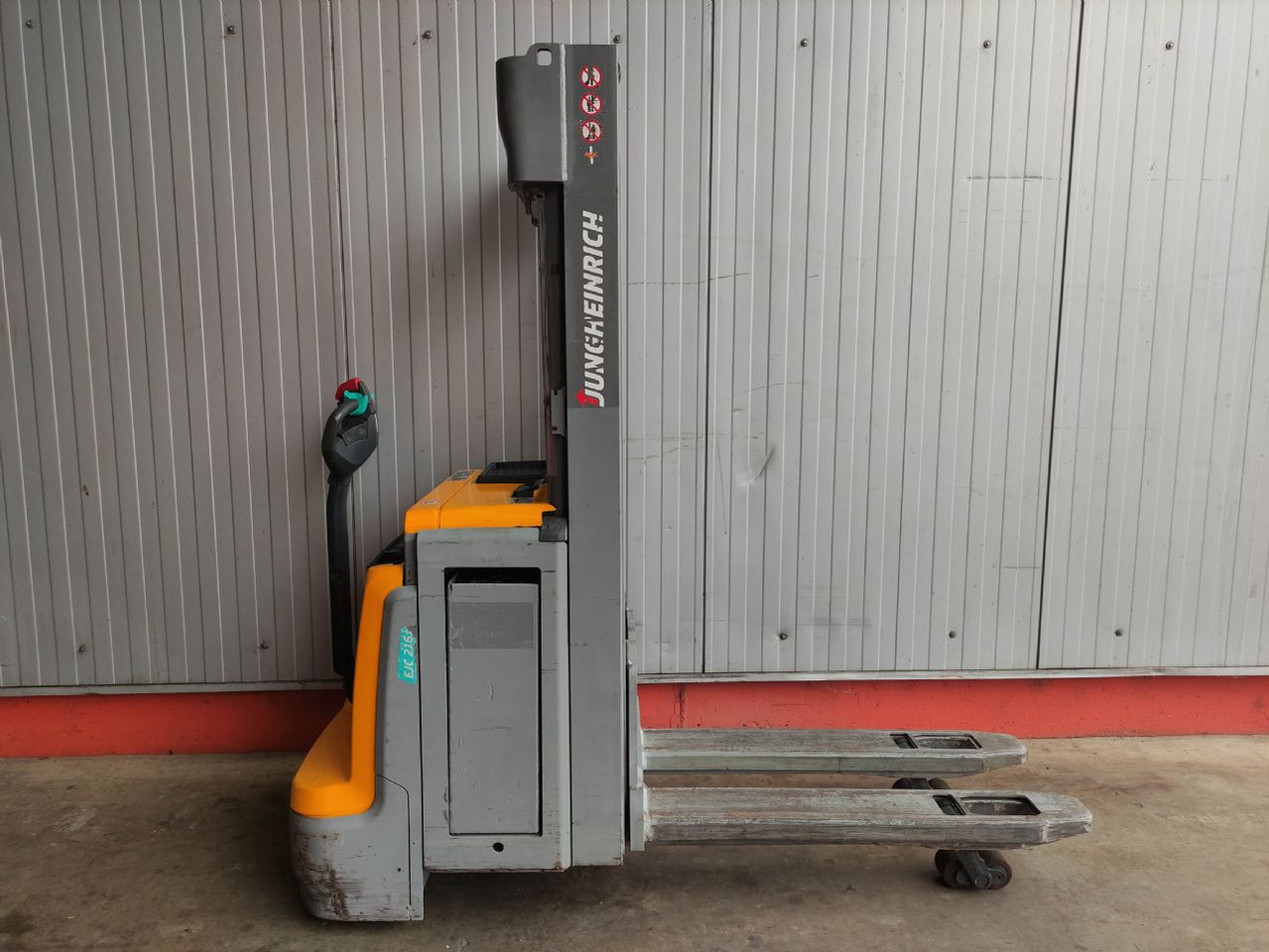 Jungheinrich EJC 216 Z - Apilador: foto 2 Jungheinrich EJC 216 Z - Apilador: foto 2