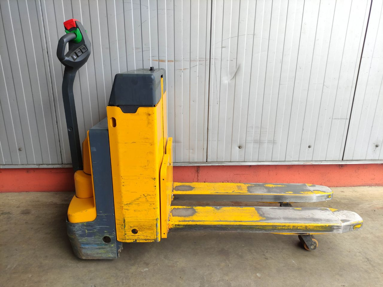 Jungheinrich ELS 18 (Doppelstock) - Apilador: foto 2 Jungheinrich ELS 18 (Doppelstock) - Apilador: foto 2