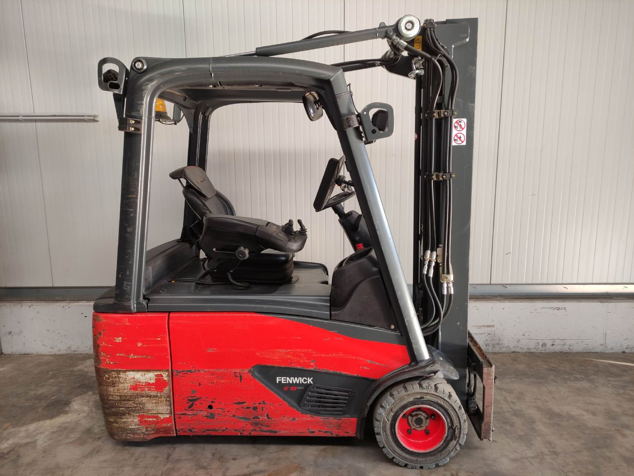 Linde E18L-02-386 - Carretilla elevadora eléctrica: foto 2 Linde E18L-02-386 - Carretilla elevadora eléctrica: foto 2