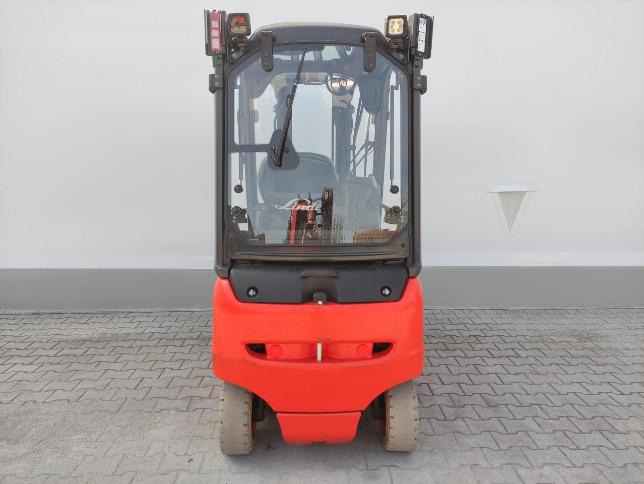 Linde E20PH-02-EVO-386 - Carretilla elevadora eléctrica: foto 4 Linde E20PH-02-EVO-386 - Carretilla elevadora eléctrica: foto 4